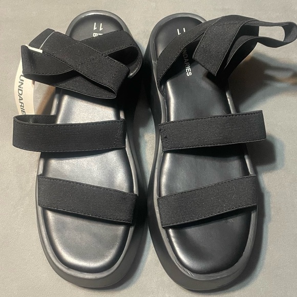 No Boundaries Shoes - No Boundaries’ Women’s Black Memory Foam Banded Platform Shoes! NWT! Size 11.